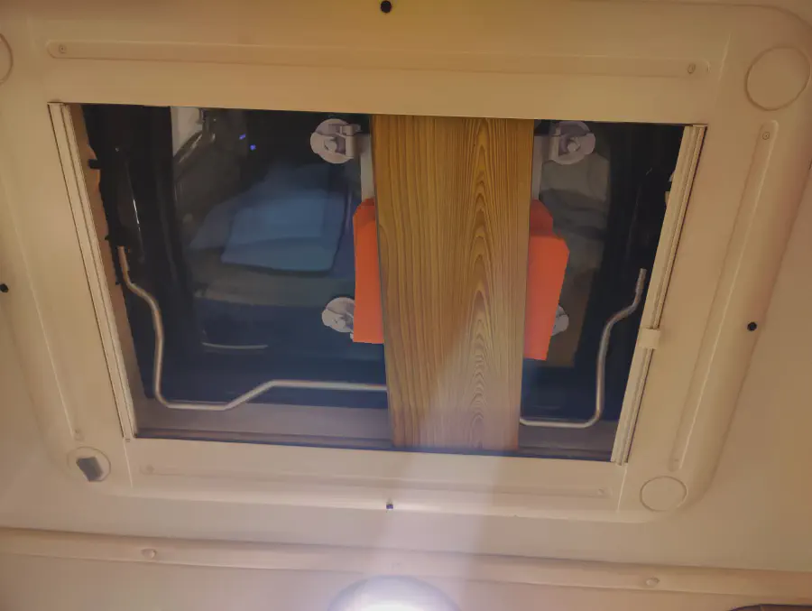 Starlink Na Oknie Dachowym Zabezpieczony Panelem